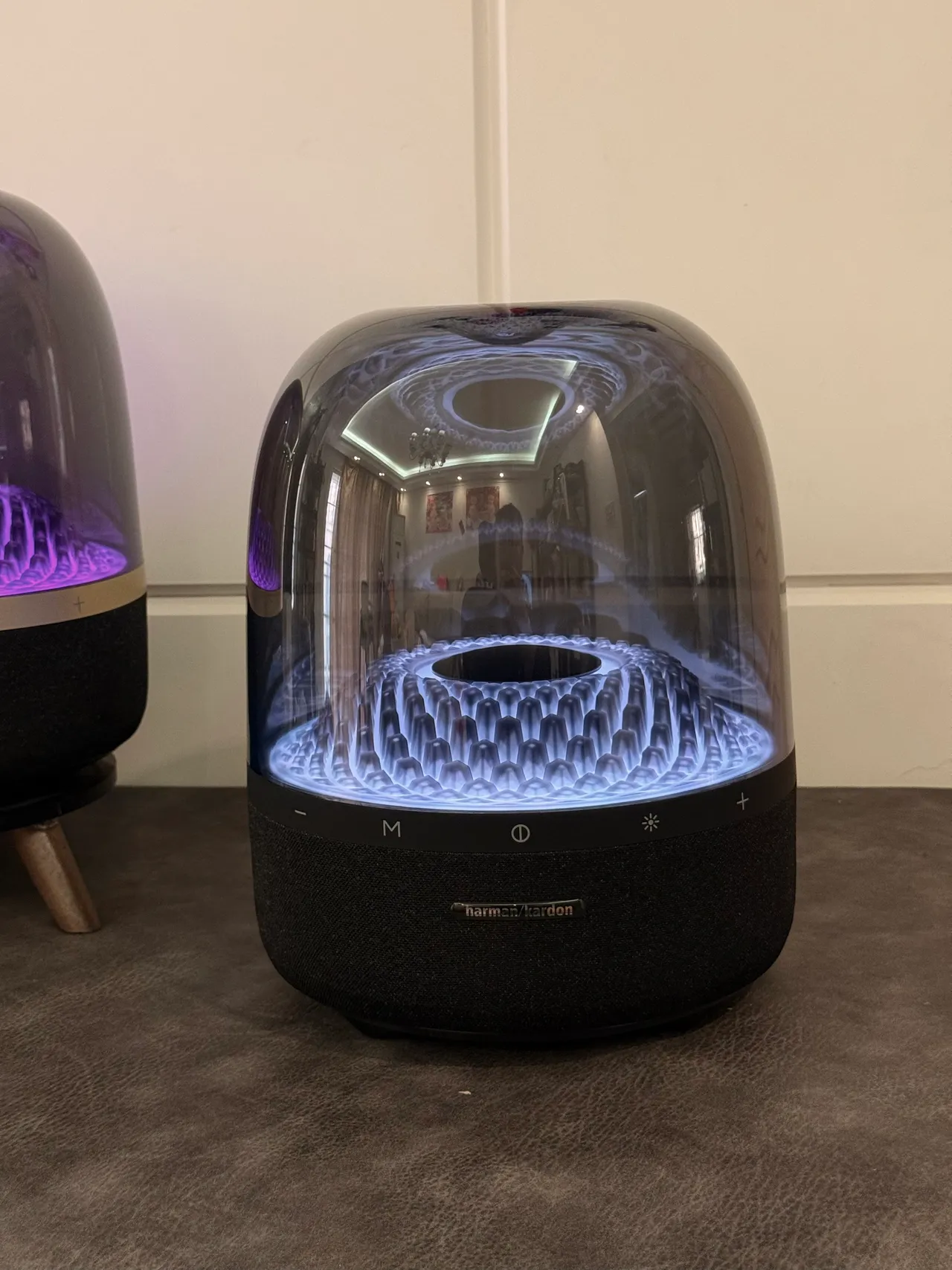harman/kardon Enceinte en forme de dôme transparente noire Matrice de transducteurs internes illuminée Haut-parleur portable 6