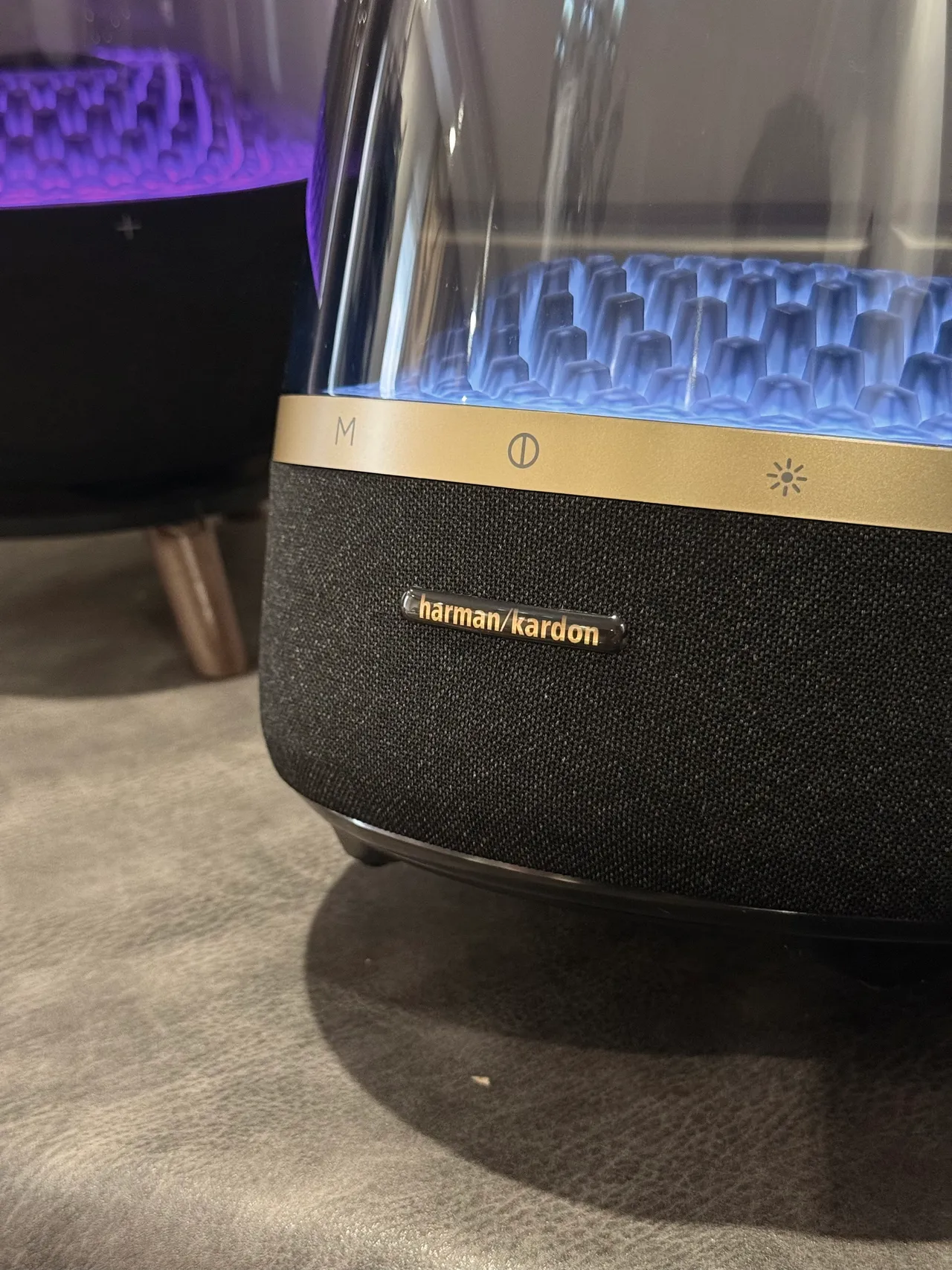 harman/kardon Enceinte en forme de dôme transparente noire Matrice de transducteurs internes illuminée Haut-parleur portable 9