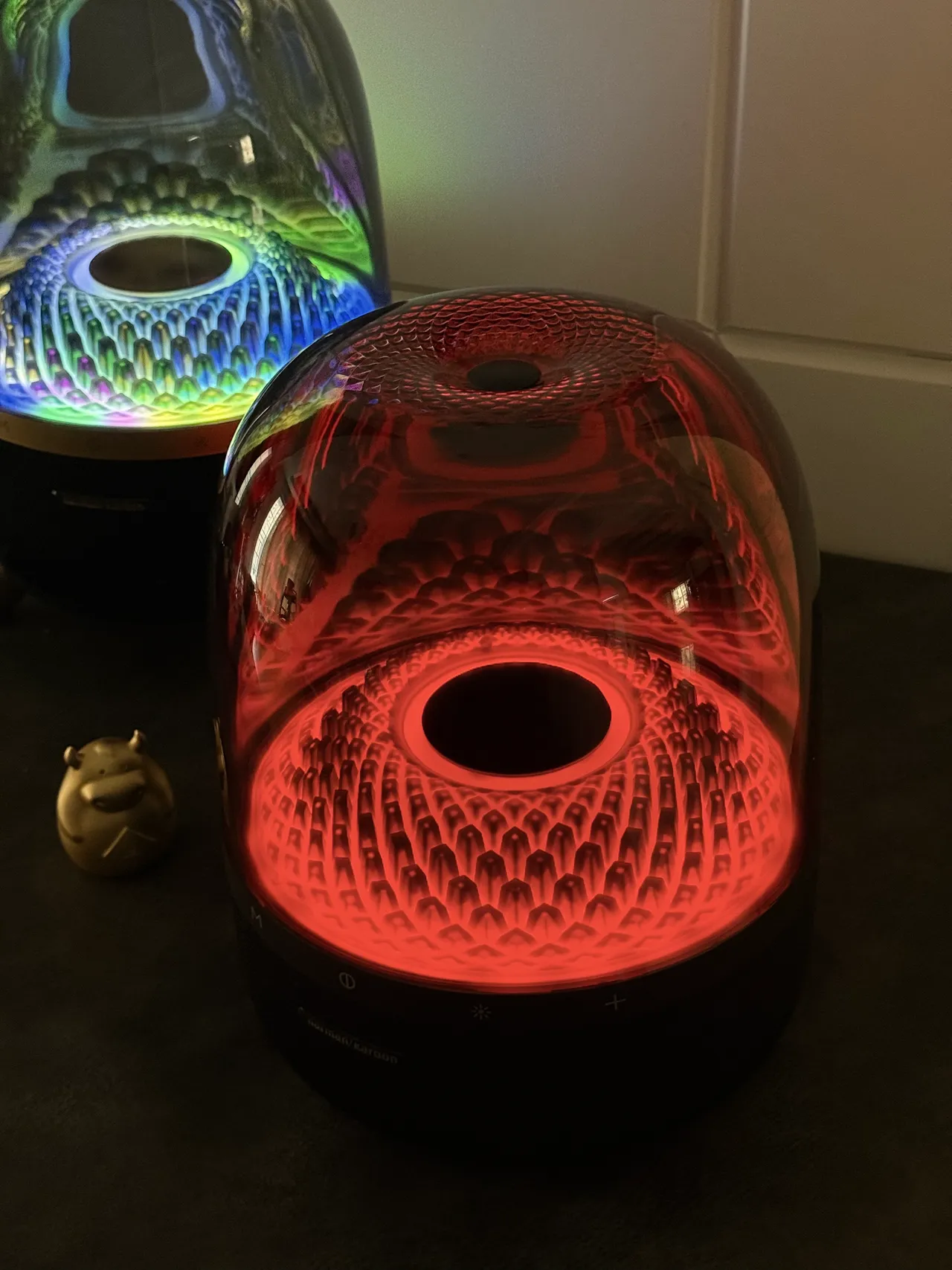 harman/kardon Enceinte en forme de dôme transparente noire Matrice de transducteurs internes illuminée Haut-parleur portable 13
