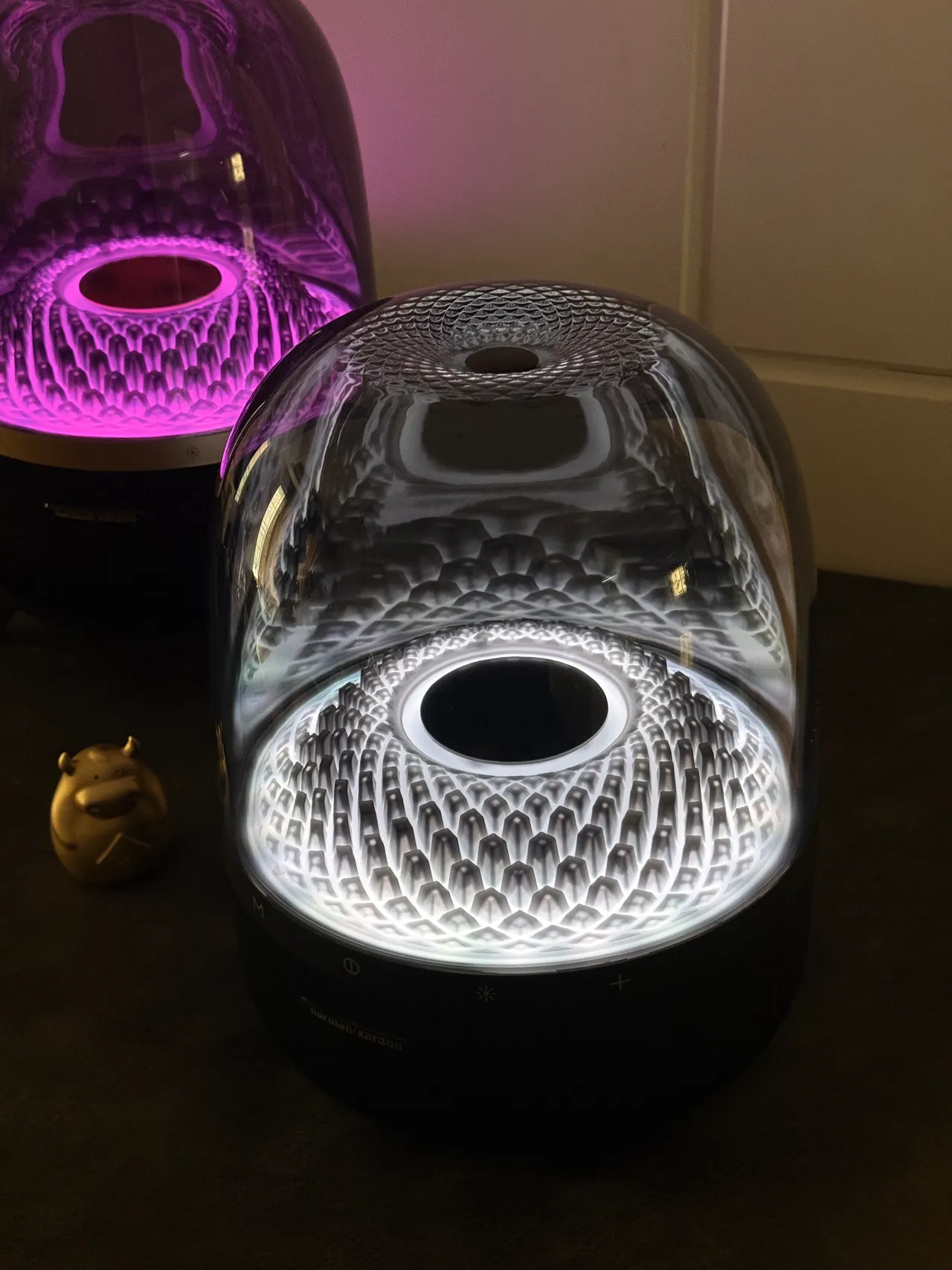 harman/kardon Enceinte en forme de dôme transparente noire Matrice de transducteurs internes illuminée Haut-parleur portable 14