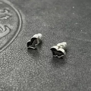 أقراط studs على شكل قلب فضة مكسدة