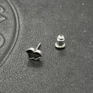Heart-Shaped Oxidized Silver Stud Earrings 6