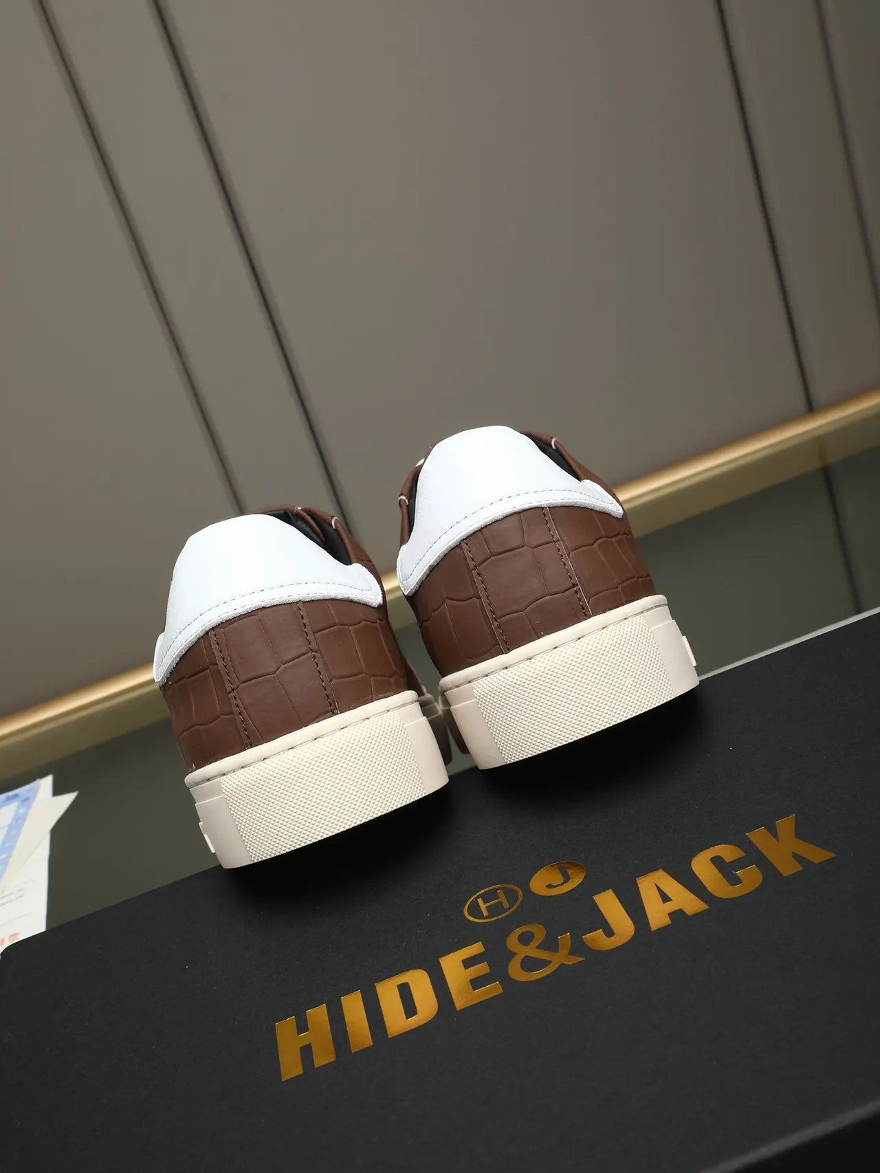 HIDE&JACK Brown Croc-Embossed Off-White Cupsole Sneaker 4