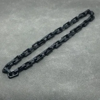 Collier chaîne industrielle à maillons rectangulaires en noir mat
