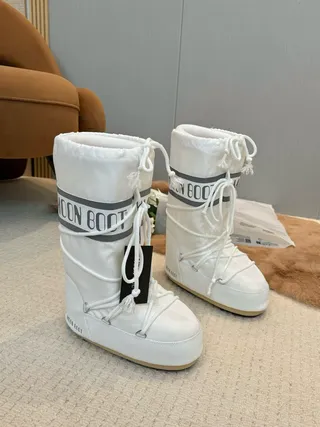 Moon Boot 经典白色雪靴 4