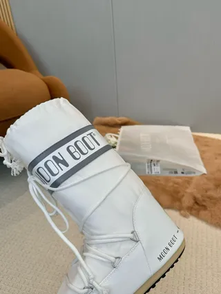 Moon Boot 经典白色雪靴 7