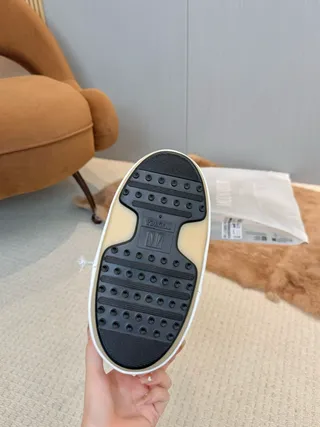 Moon Boot 经典白色雪靴 9