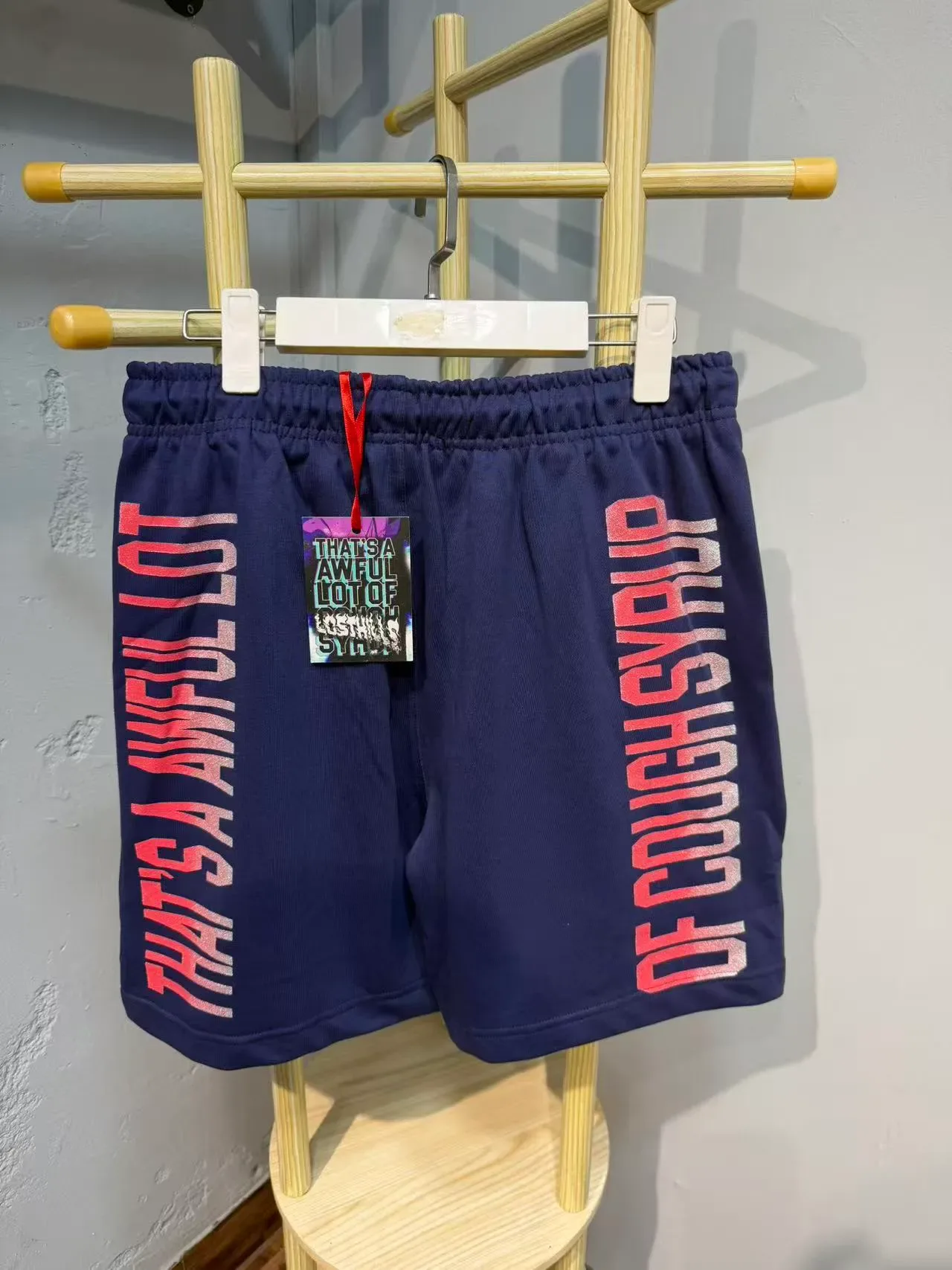 Shorts de cintura elástica con impresión gráfica en degradado azul navy 6