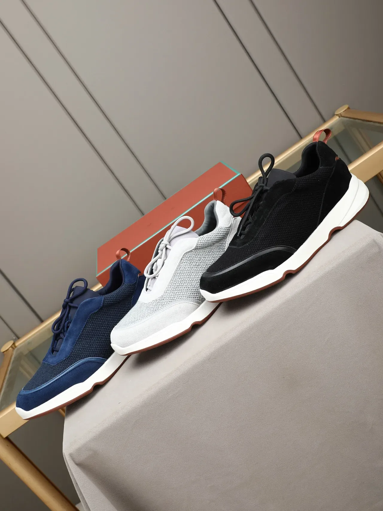 حذاء رياضي Navy Brown Blue، upper من سويد وميش، midsole sculpt أبيض 2