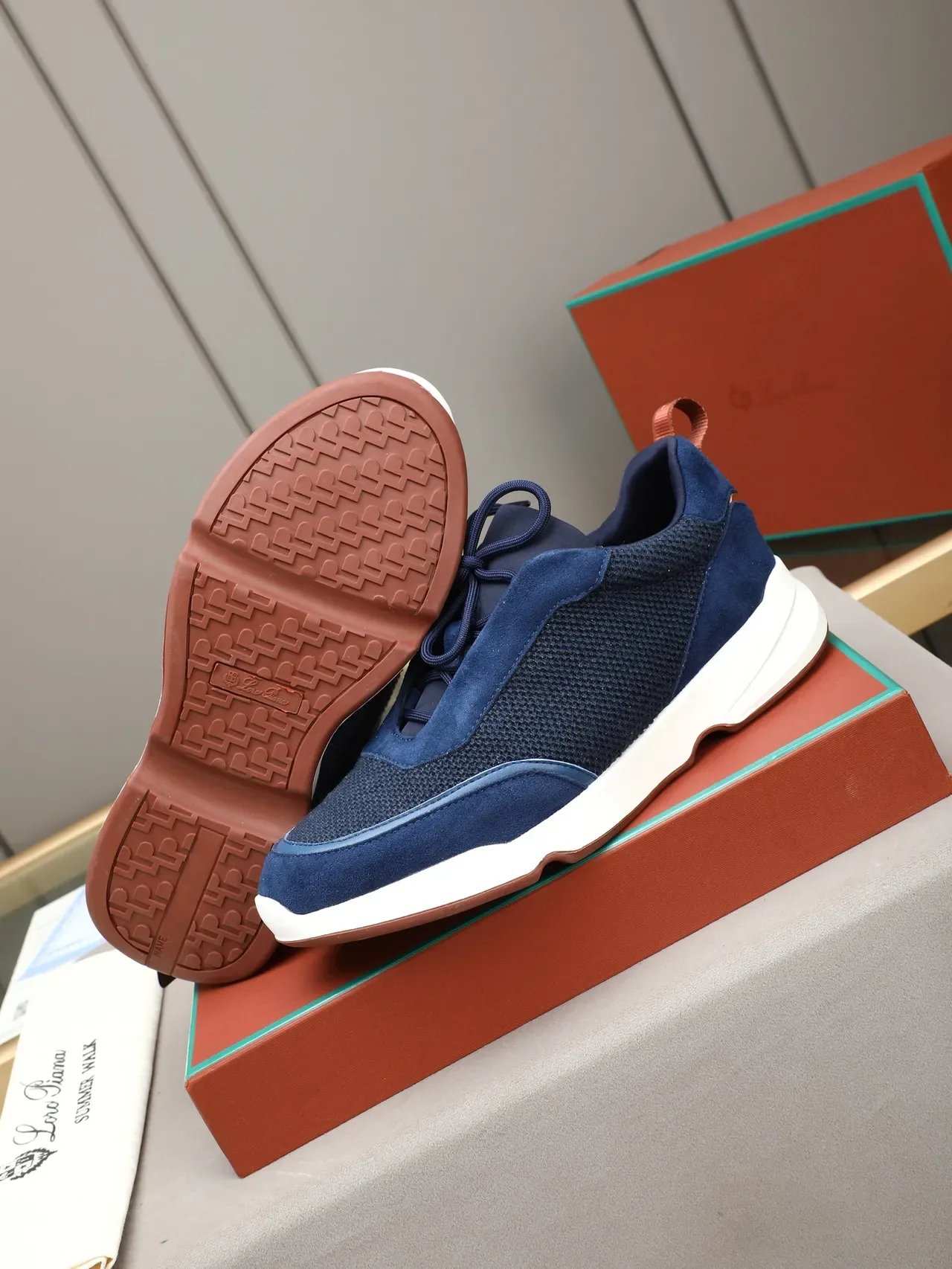 حذاء رياضي Navy Brown Blue، upper من سويد وميش، midsole sculpt أبيض 4