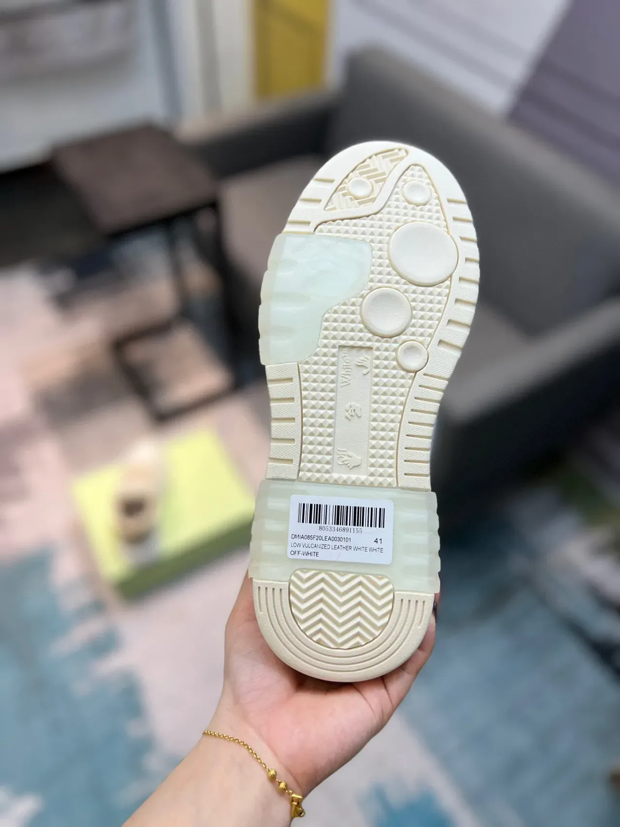 Off-White sneakers lifestyle crème et or avec emblème de flèche 9
