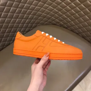 حذاء رياضي برتقالي أبيض low-top أحادي اللون