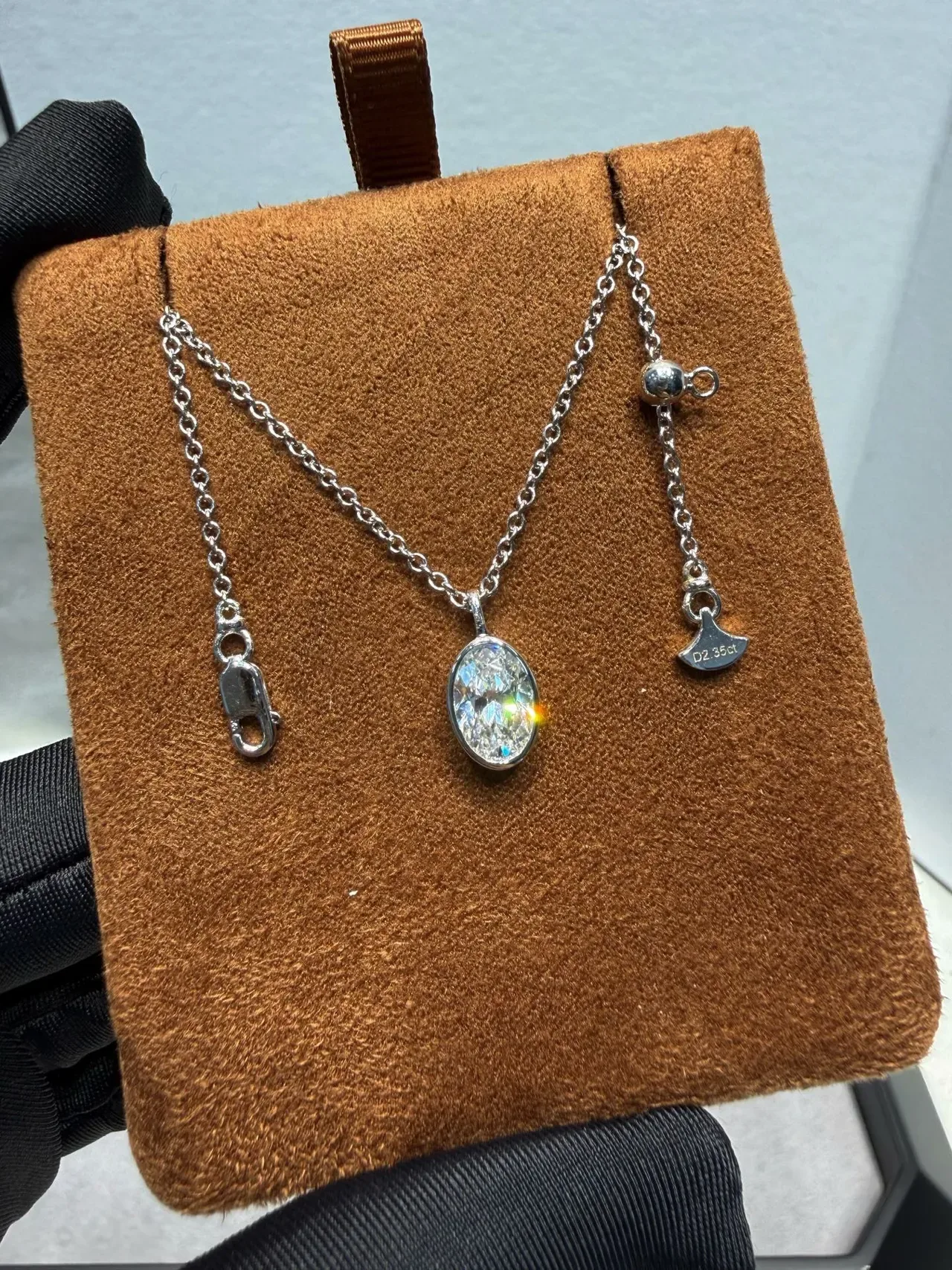 Collar de colgante solitario ovalado con engaste en bisel 5