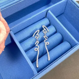 Aretes Pavé-Set Abstract Linear Dangling