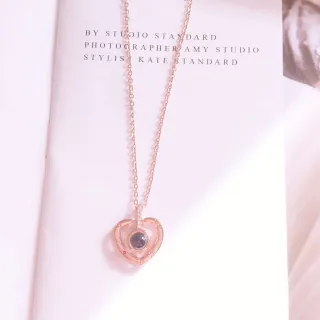 Collar de oro rosa colgante de corazón abierto piedra cabochon central