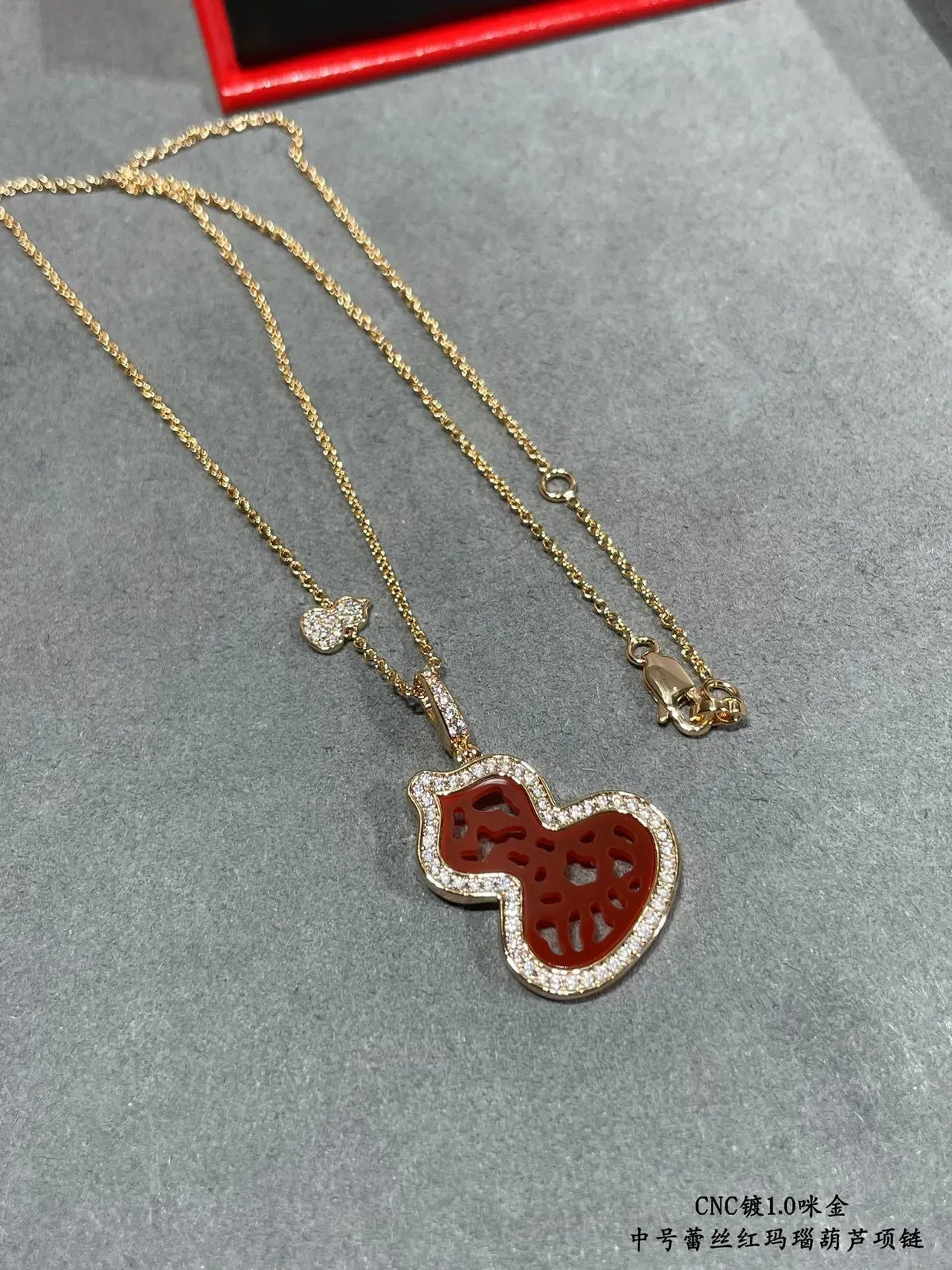 Red Gold Gourd-Shaped Pavé-Set Necklace 5