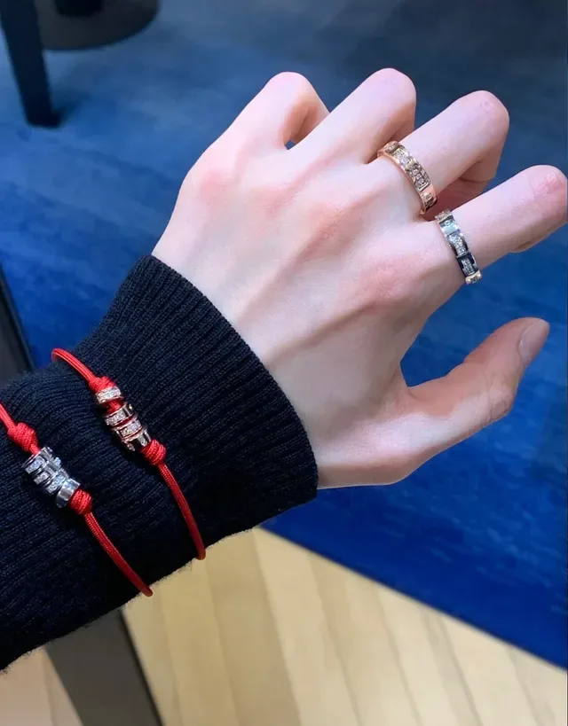 Cordon tressé rouge et bleu marine trois perles cylindriques métalliques empilées bijoux 2