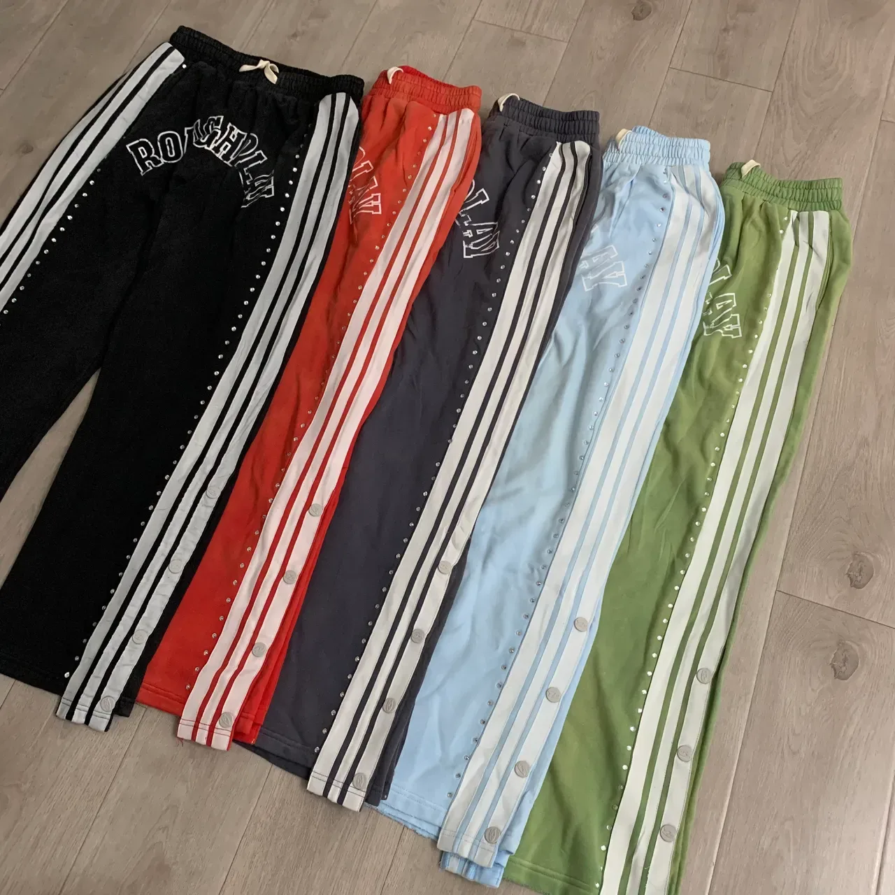Roughplay Arch Logo Studded Stripe Sweatpants 19