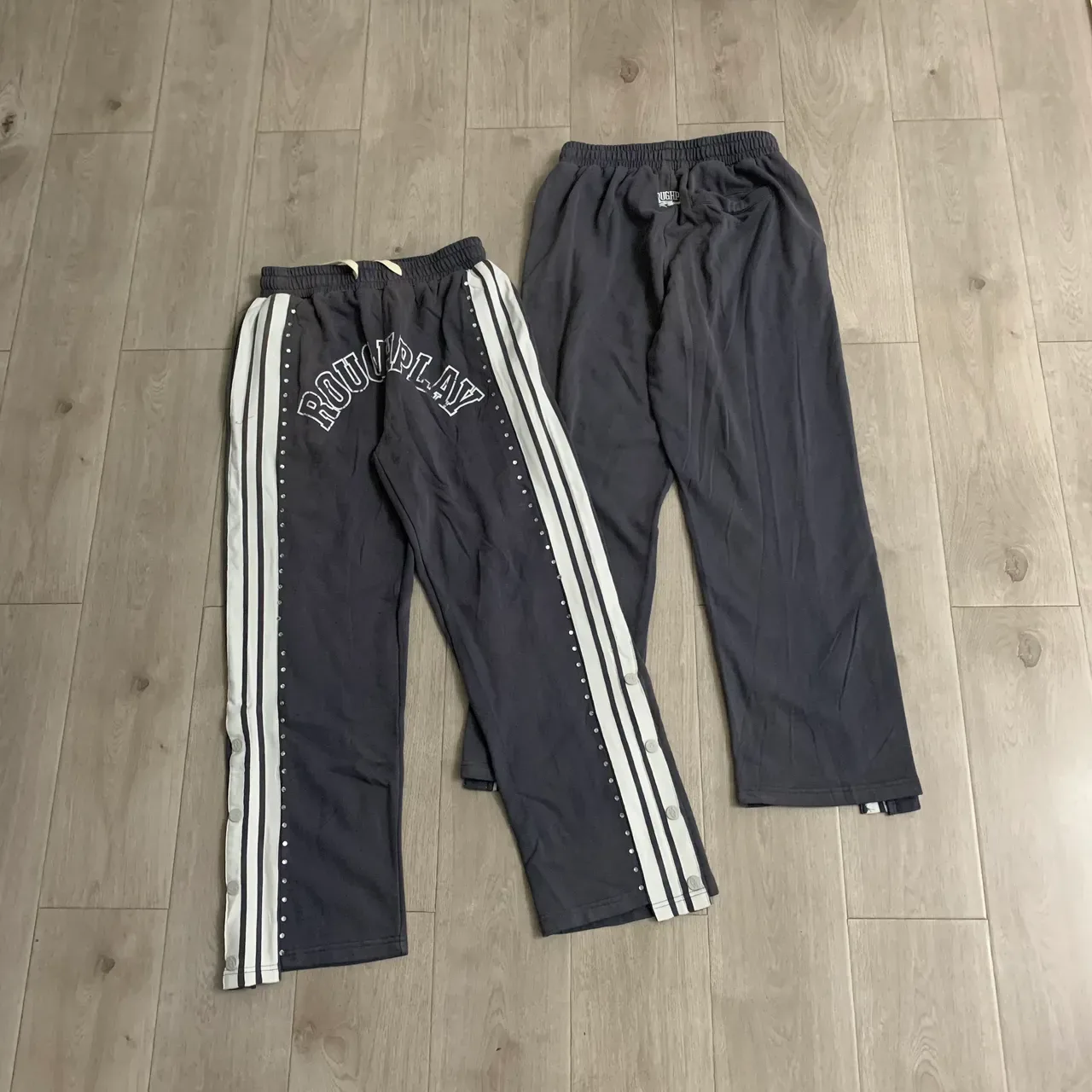 Roughplay Arch Logo Studded Stripe Sweatpants 22