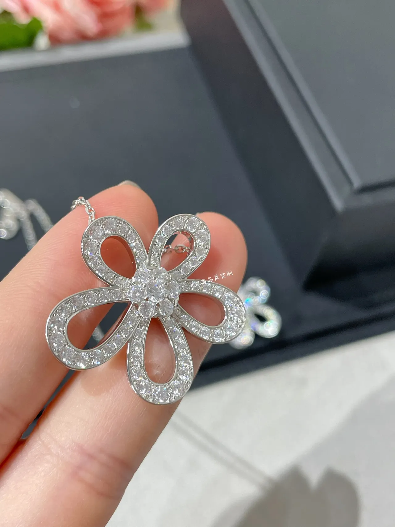 Silver Flower-Shaped Pavé-Set Necklace 7