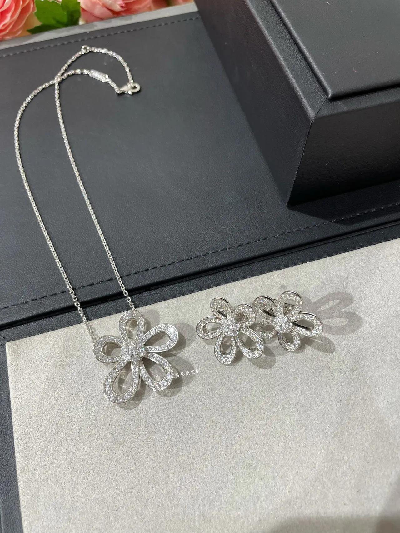 Silver Flower-Shaped Pavé-Set Necklace 9