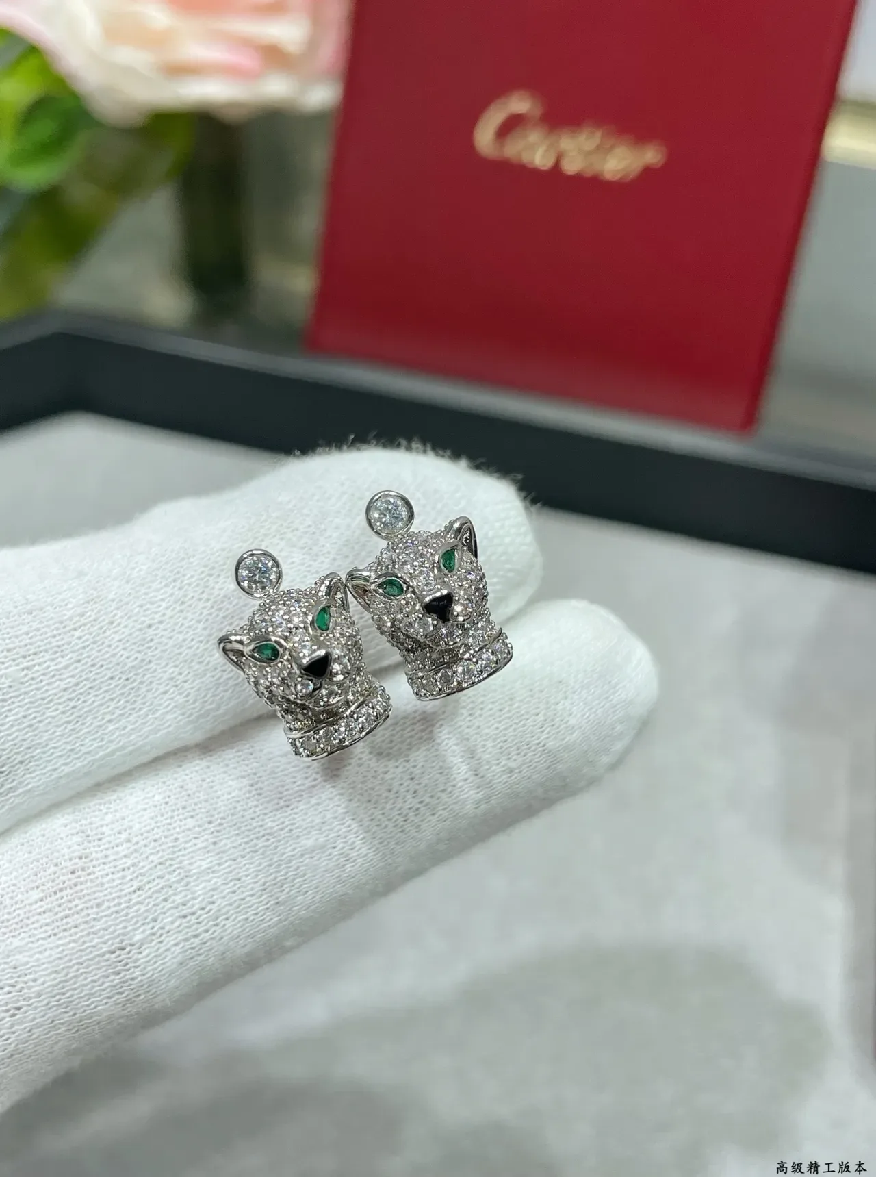 Silver Green Pavé-Set Animal-Head Motif Earrings 5