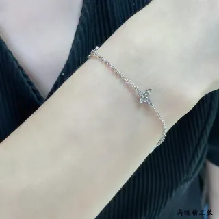 سوارة سلاسل مع تعليقة زهرية بلون فضي باڤيه