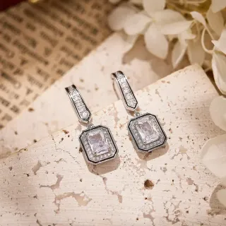 Brincos pendentes de cristal com halo pavé retangular em tom prateado
