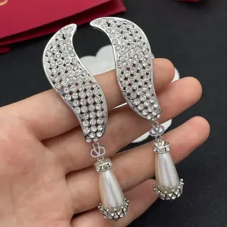 Brincos prata branco curvos pavê silhueta de asa pendentes perola de lágrima