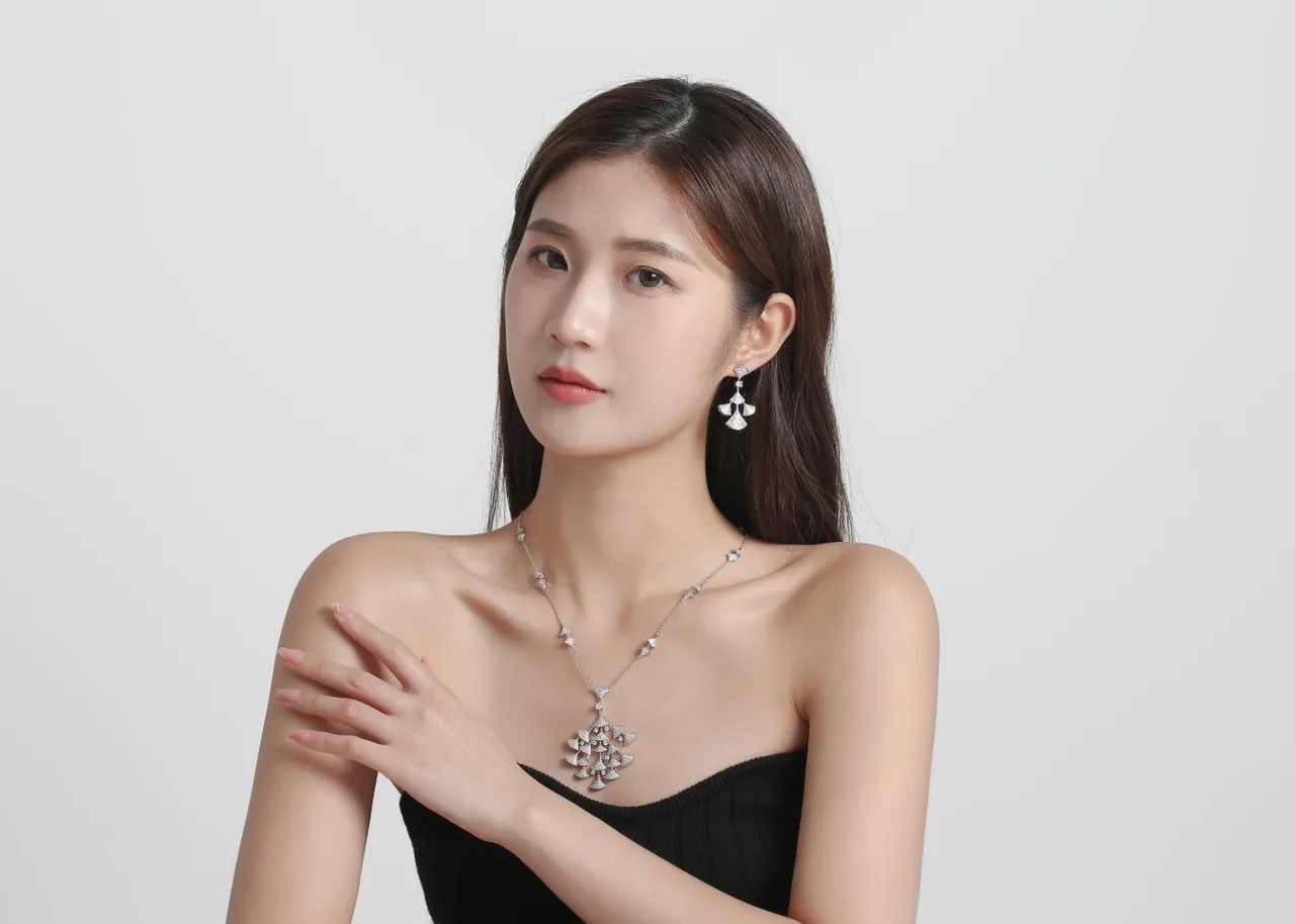 Collier cascade asymétrique motif éventail argent blanc pavé-set 2