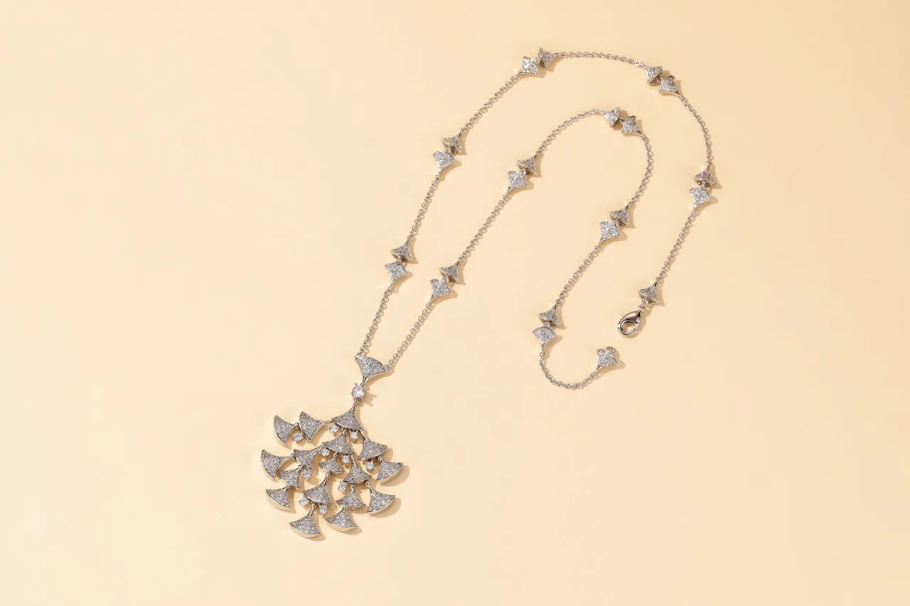 Collier cascade asymétrique motif éventail argent blanc pavé-set 4