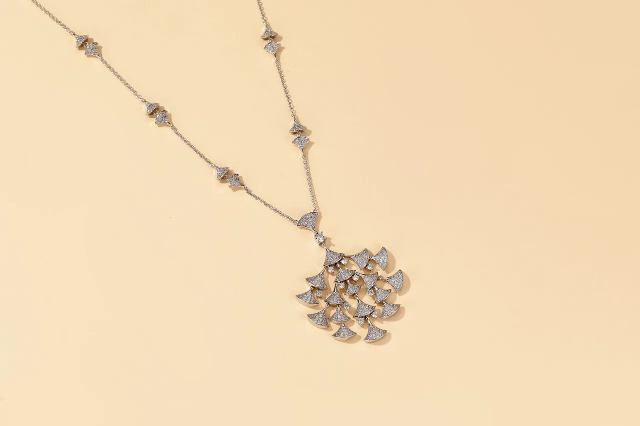 Collier cascade asymétrique motif éventail argent blanc pavé-set 5