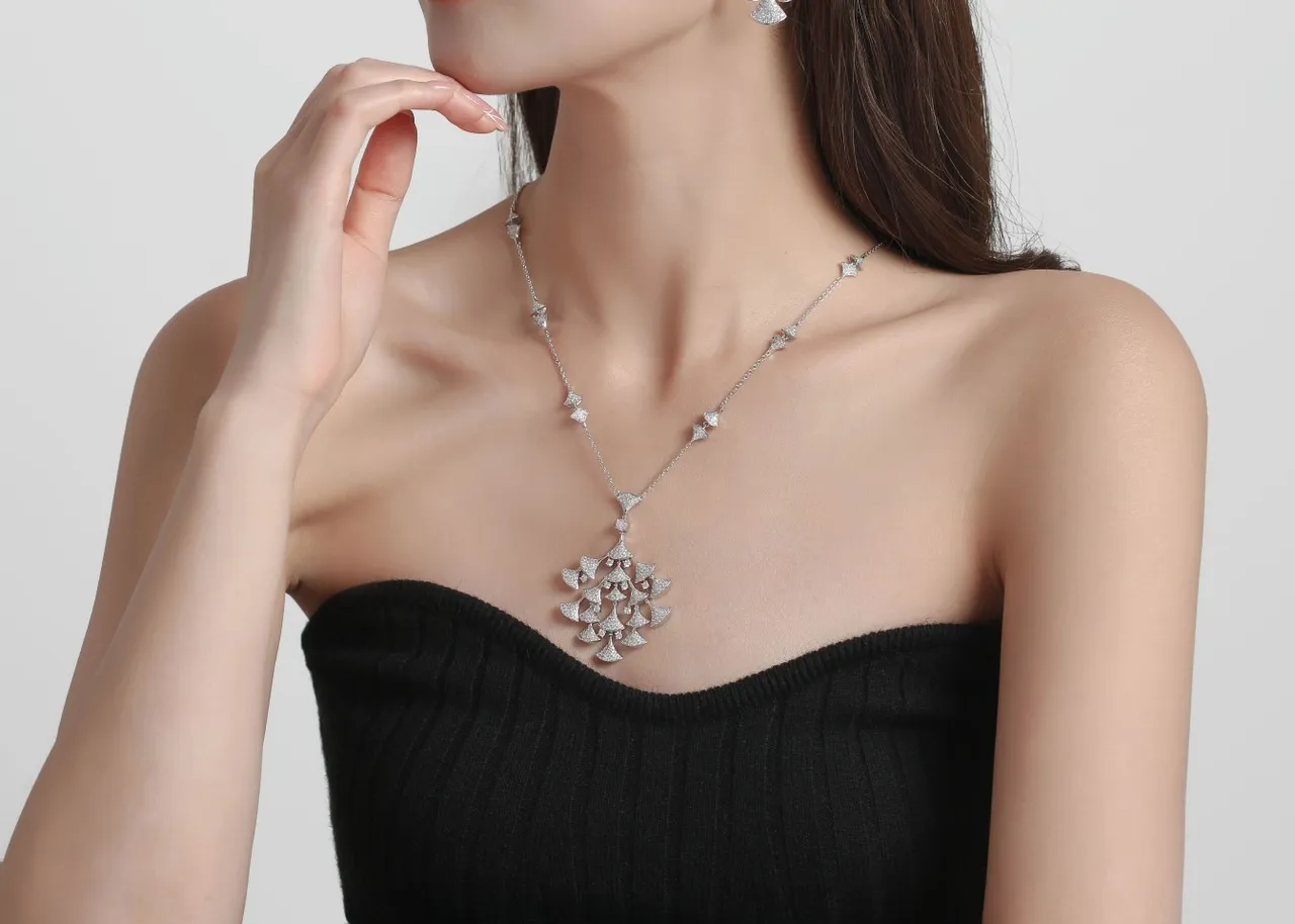 Collier cascade asymétrique motif éventail argent blanc pavé-set 7