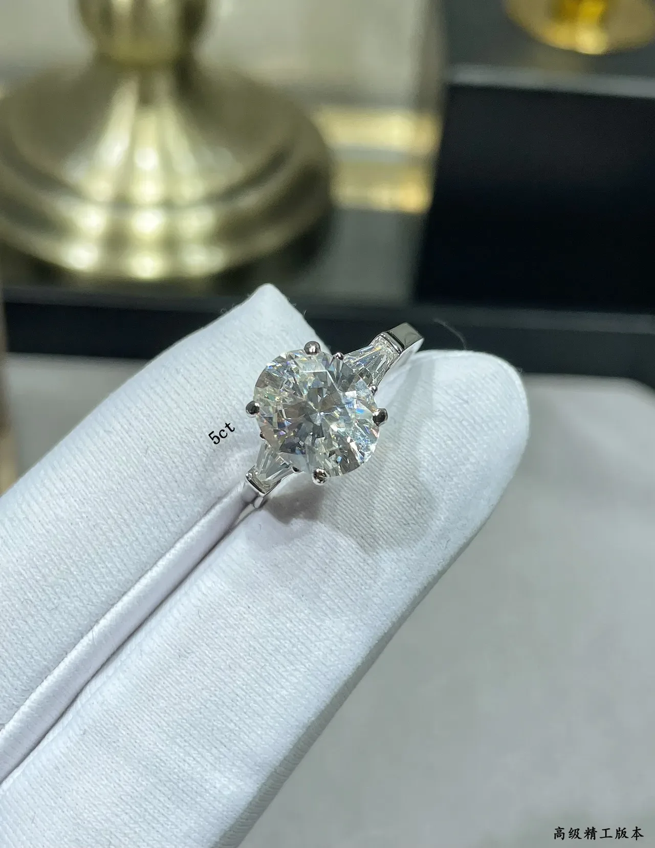 Bague argent blanc Solitaire Center Stone Tapered Baguette Side Stones 5
