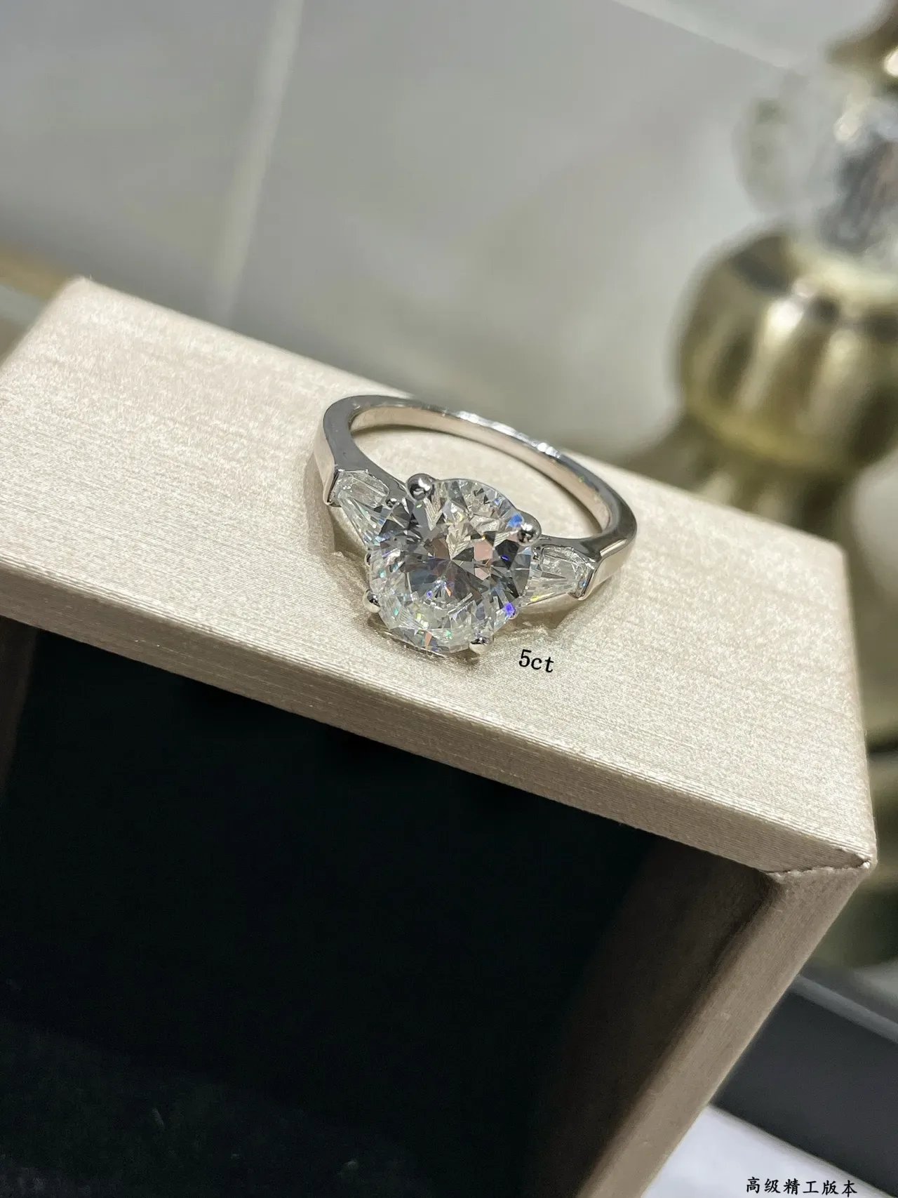 Bague argent blanc Solitaire Center Stone Tapered Baguette Side Stones 7
