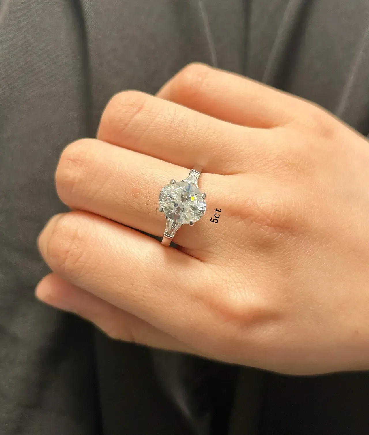 Bague argent blanc Solitaire Center Stone Tapered Baguette Side Stones 9