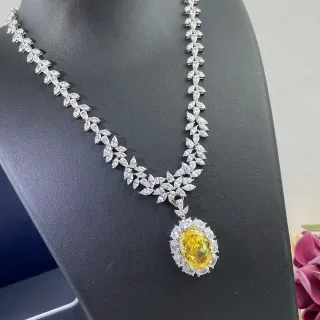Silver Yellow Leaf-Motif Chain Oval Center Stone Necklace