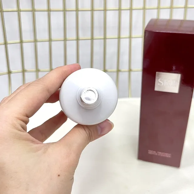 SK-II মুখের চিকিত্সা নরম ক্লিনজার সাদা রৌপ্য ম্যাট টিউব ক্রোম-ফিনিশ ক্যাপ পারফিউম 4