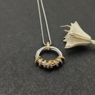 Collier à ailles entrelacées de cristal pavé de deux tons
