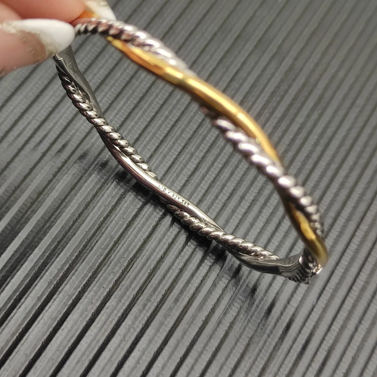 Two-Tone Twisted Rope Motif Bangle Bracelet 3