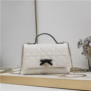 Sac à main avec poignée supérieure blanc et noir matelassé à point diamant