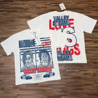 Camiseta blanca de manga corta cuello redondo con estampado gráfico