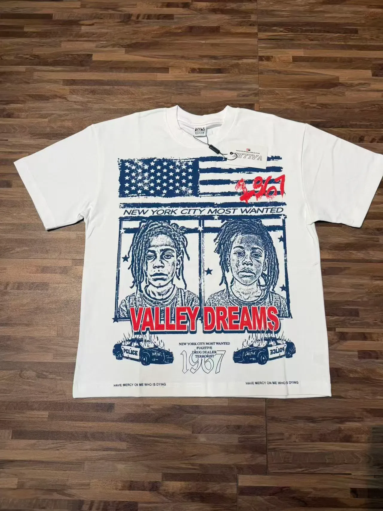 Camiseta branca de manga curta gola redonda com estampa gráfica 5