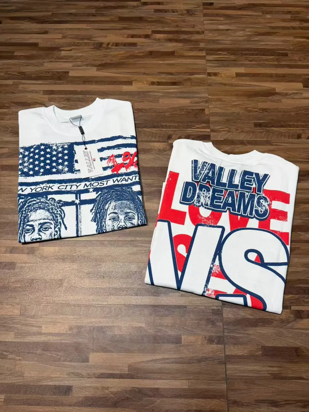 Camiseta branca de manga curta gola redonda com estampa gráfica 7