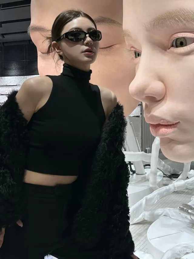 Gentle Monster نظارات شمسية منحوتة بيضاوية شفافة رمادية متدرجة 3
