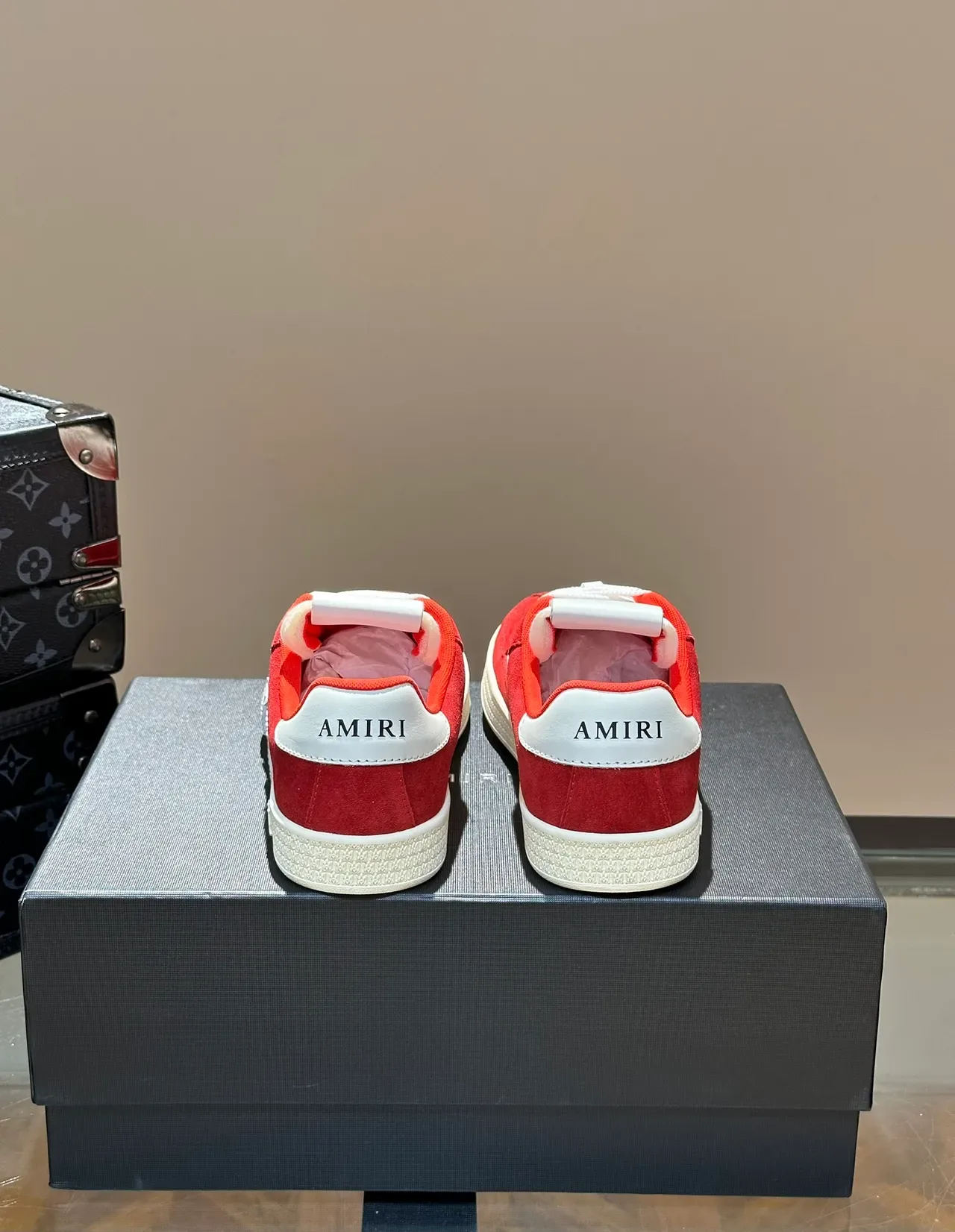 Golden Goose Super-Star Tênis Lifestyle em Camurça Vermelha com Appliqué de Estrela 4