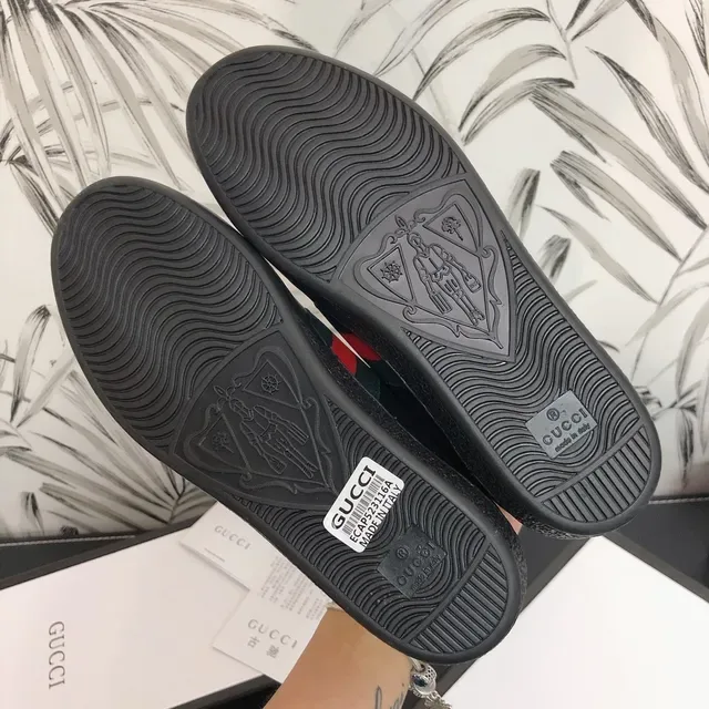 Gucci Ace أسود ذهبي شعار أحمر أخضر ويب أسلوب حياة أحذية رياضية 2