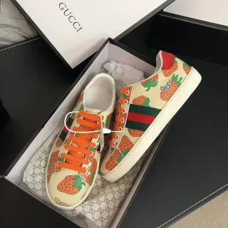 Gucci Ace Zapatillas Lifestyle con Estampa de Fresa