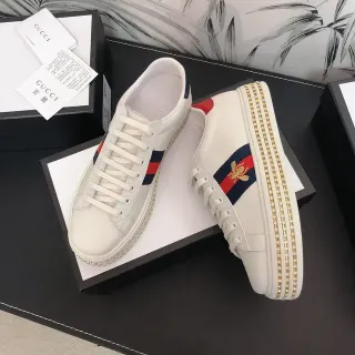 Gucci Ace Zapatillas Lifestyle Blancas de Cuero con Franja Web, Rayas y Abeja Bordada con Suela de Cristal