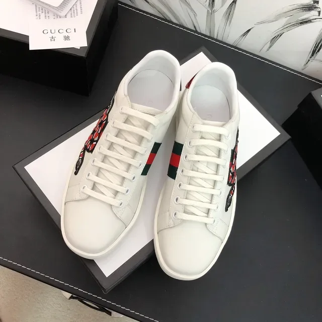 Gucci Ace أحذية رياضية أسلوب حياة مع تطريز ثعبان أبيض 2
